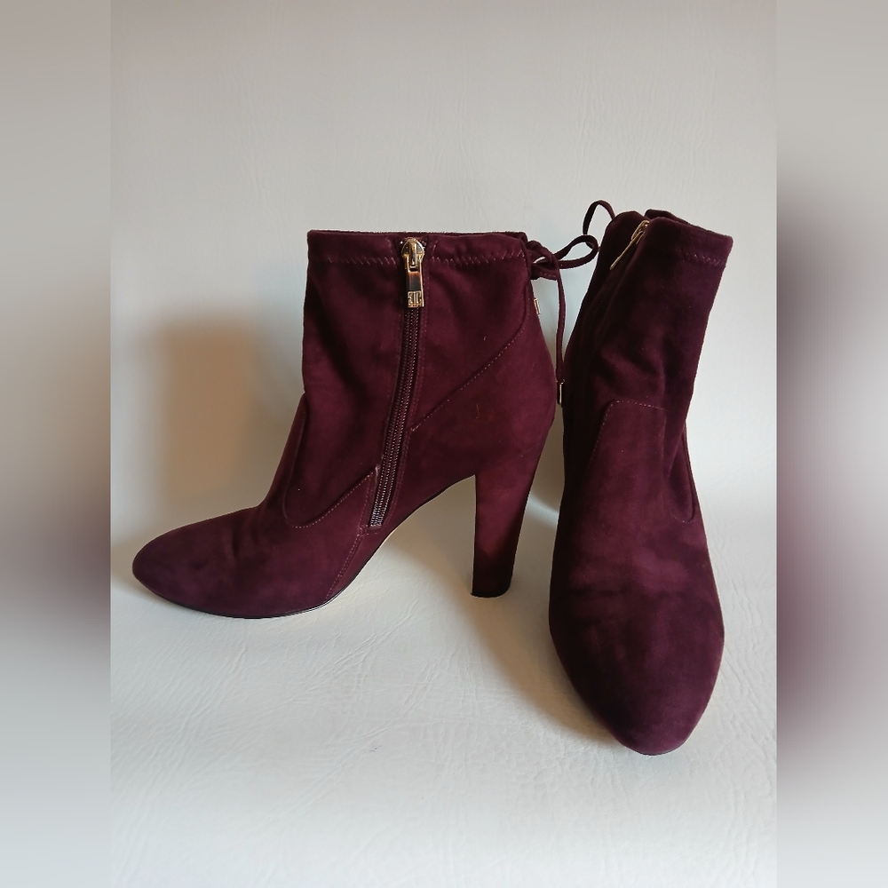Women's Ivanka Trump burgundy faux suede ankle boots Sz9.5M wide 3" heel
